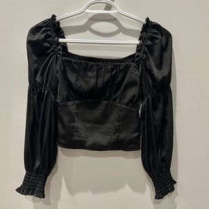 Super cute Black top long sleeve blouse
